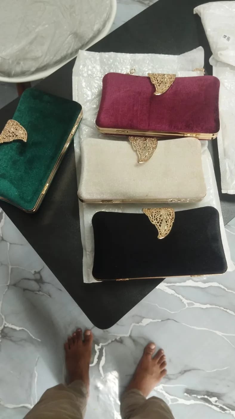 Filigree Leaf Lock Velvet Party Clutch Bag Women — fabric close-up