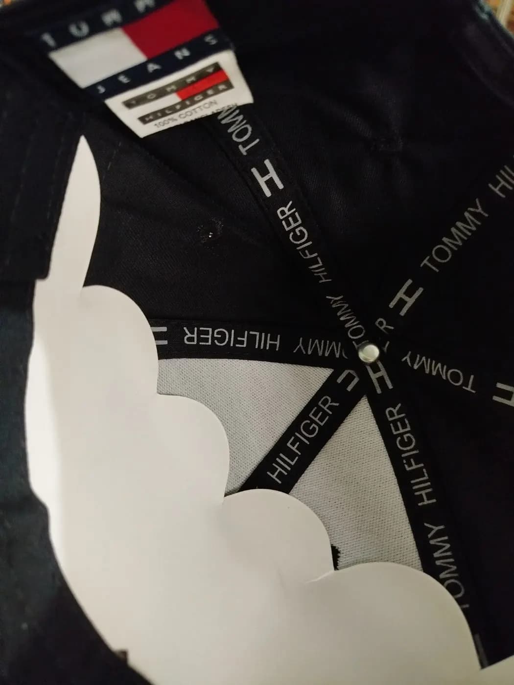 TOMMY  HILFIGER BLACK &  RED DESIGNING PREMIUM CAP — back view