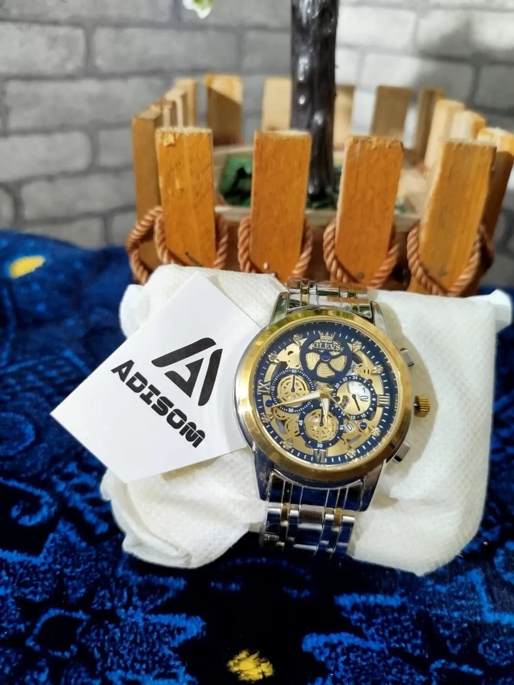 Premium watch। Men’s Timepiece — side view