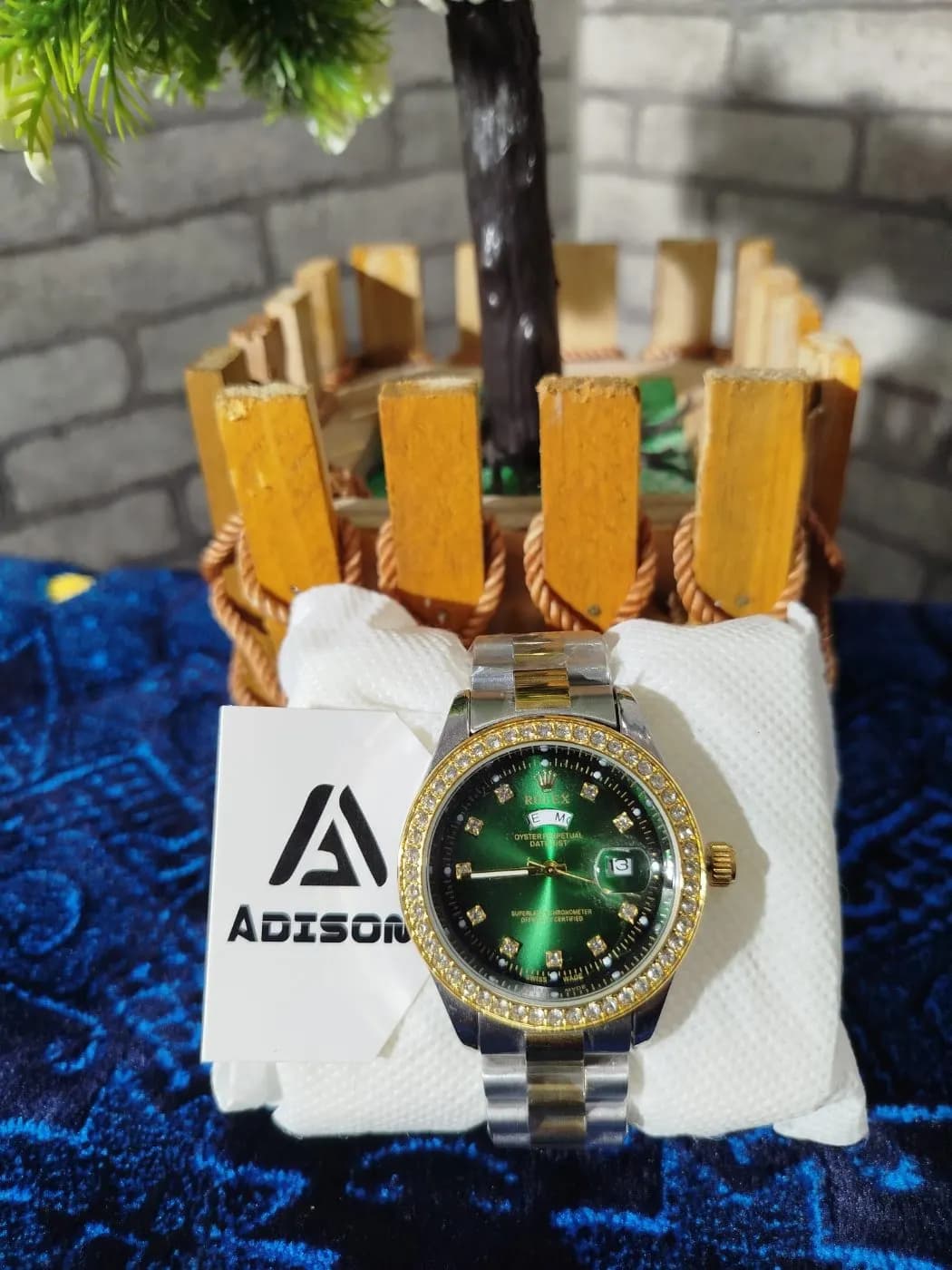Emerald Green Luxury Watch | Gold Bezel Premium Edition Men — detail shot