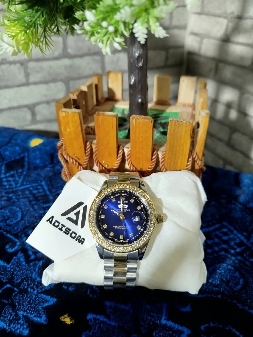 Royal Blue Luxury Watch | Gold Bezel Premium Collection Men — detail shot