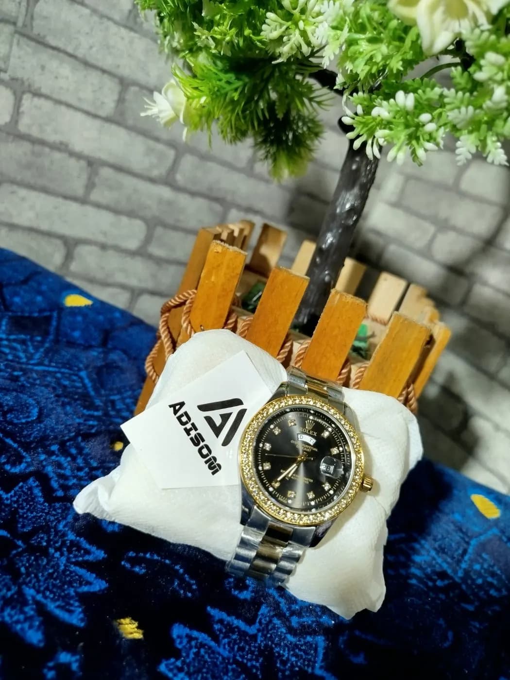 Black Dial Luxury Watch | Gold Bezel Classic Edition Men — side view