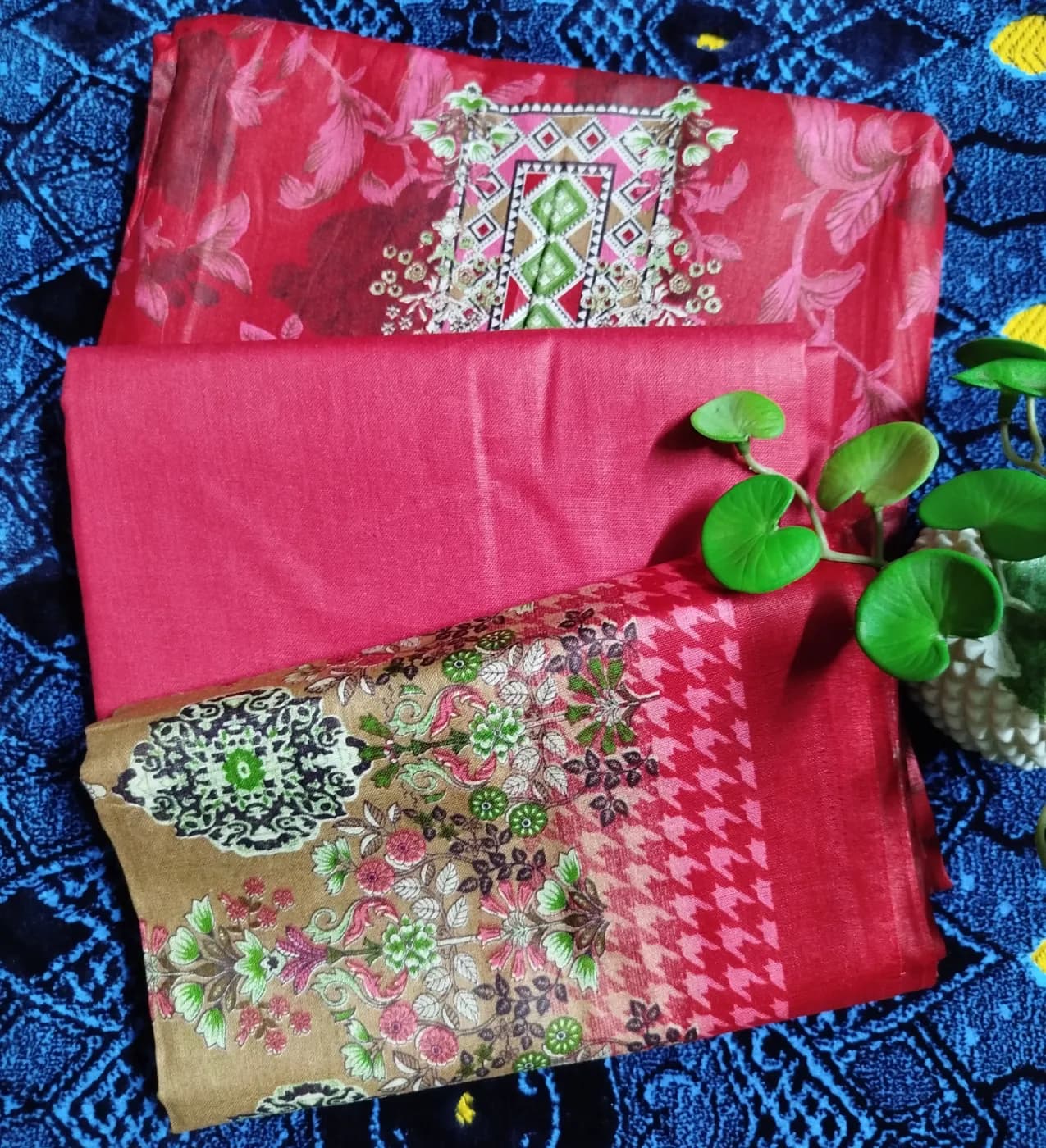 NEW ARRIVAL ✨ | Goeljar China loan UNSTITCHED 3-PIECE COLLECTION 3 Piece — side view